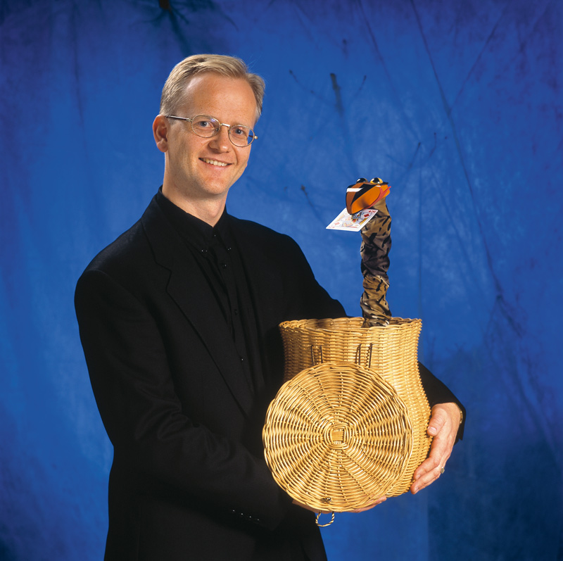 Tryllekunstner Vidello og slangen Sverre.